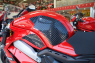Set de tampoane de tracțiune pentru rezervor R&G RACING Eazi-Grip Evo - Negru Ducati Panigale V4